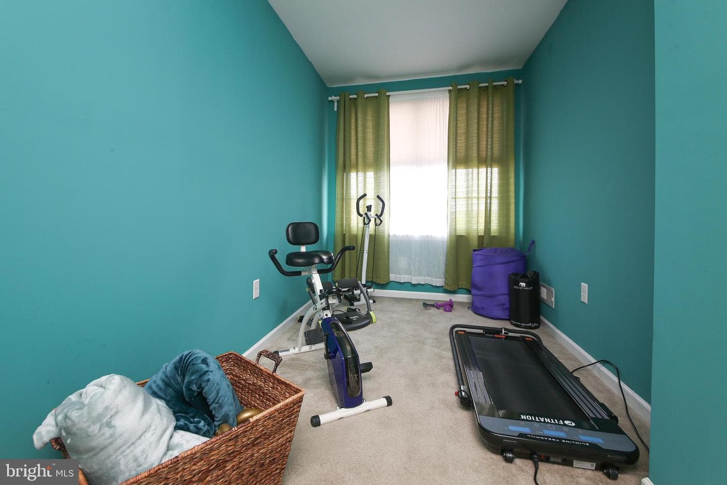 545 Grove Street photo 20