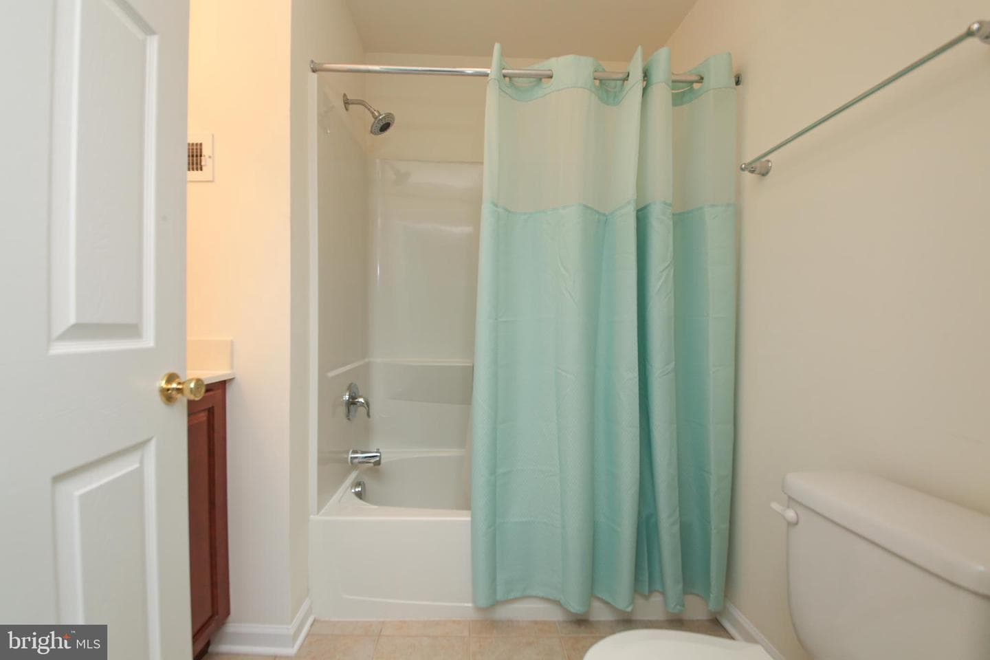 545 Grove Street photo 21