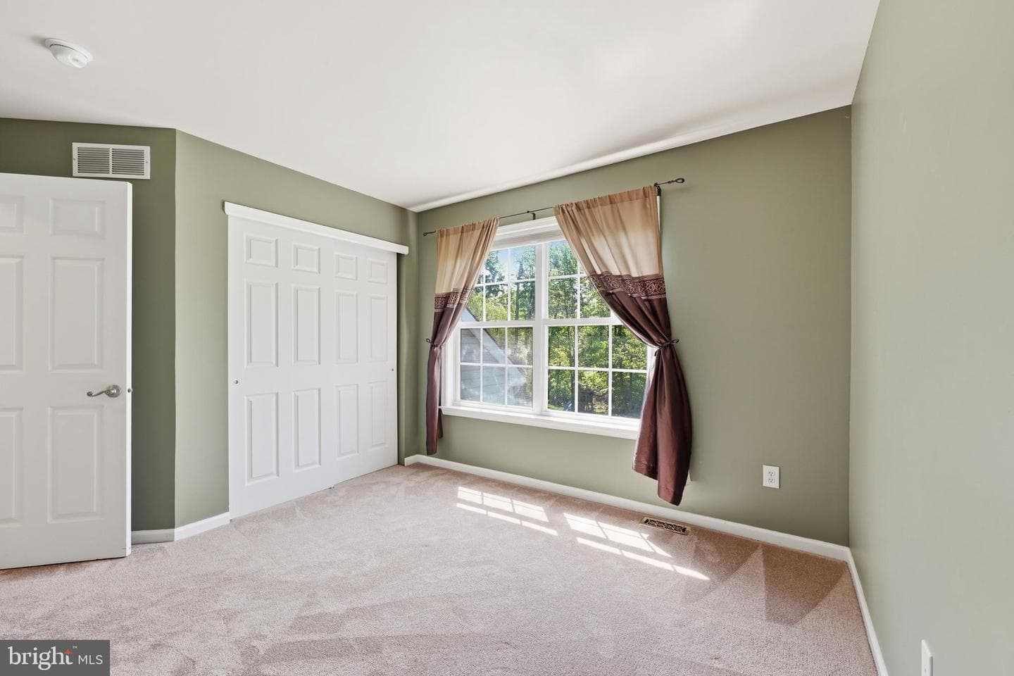 210 Meng Road photo 37