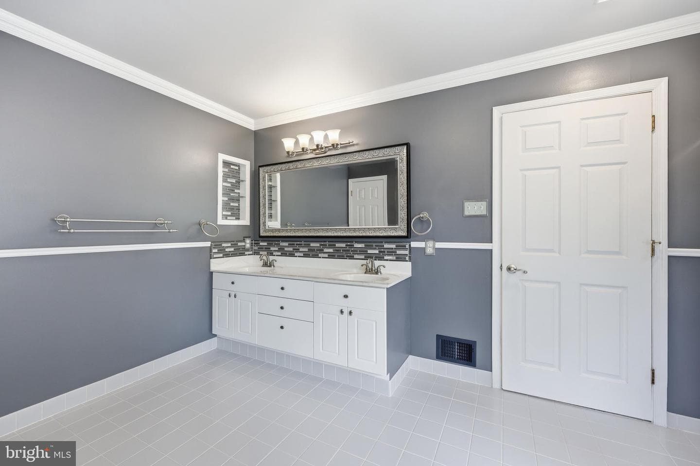 210 Meng Road photo 46