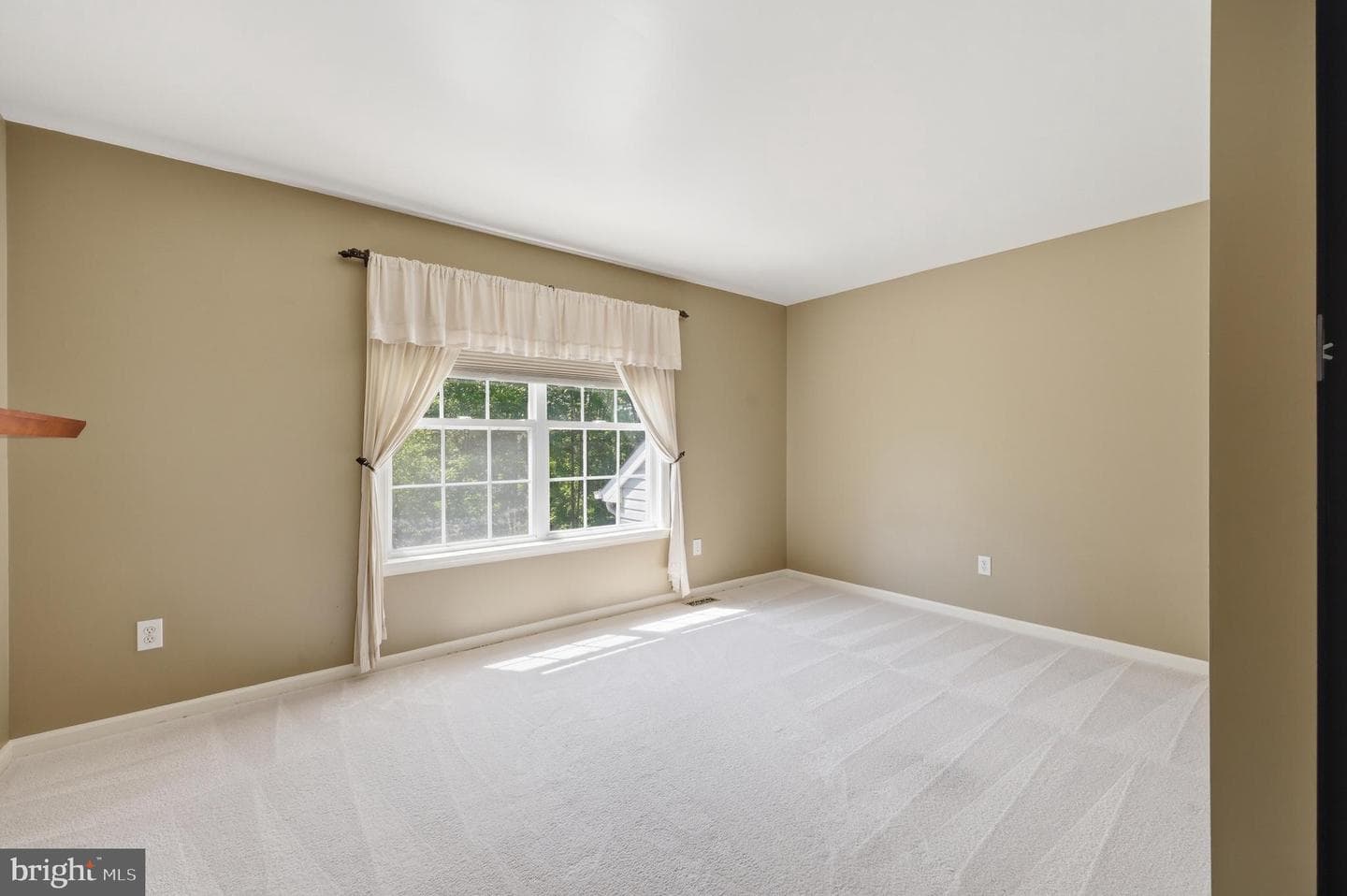 210 Meng Road photo 48