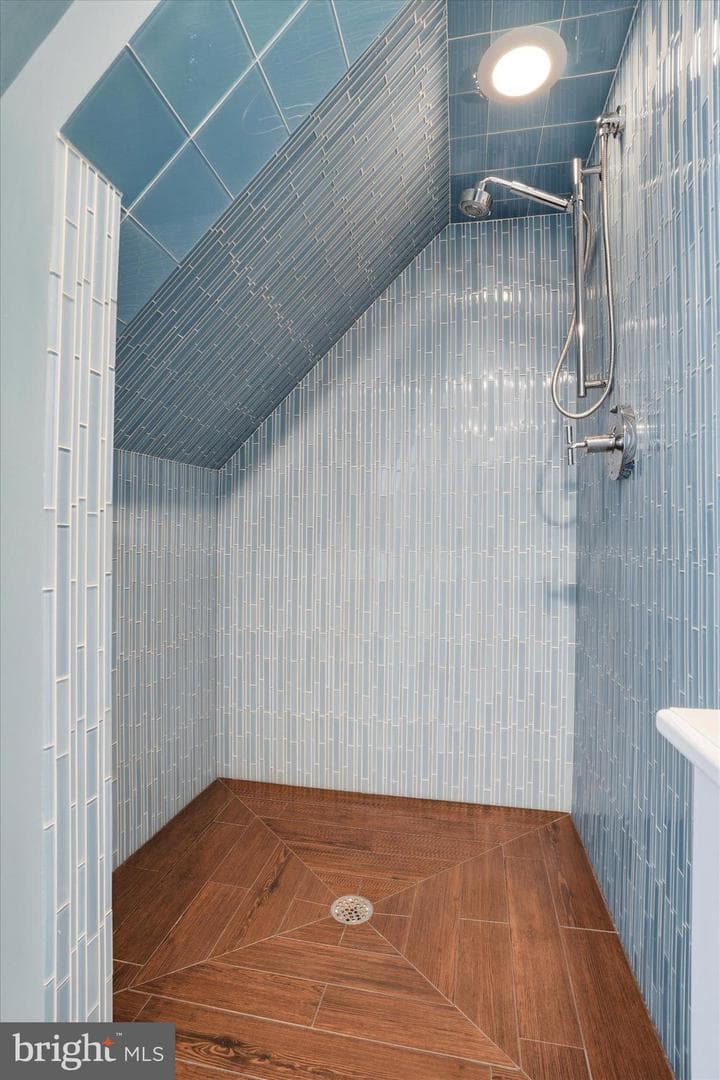 207 Curwen Road photo 40