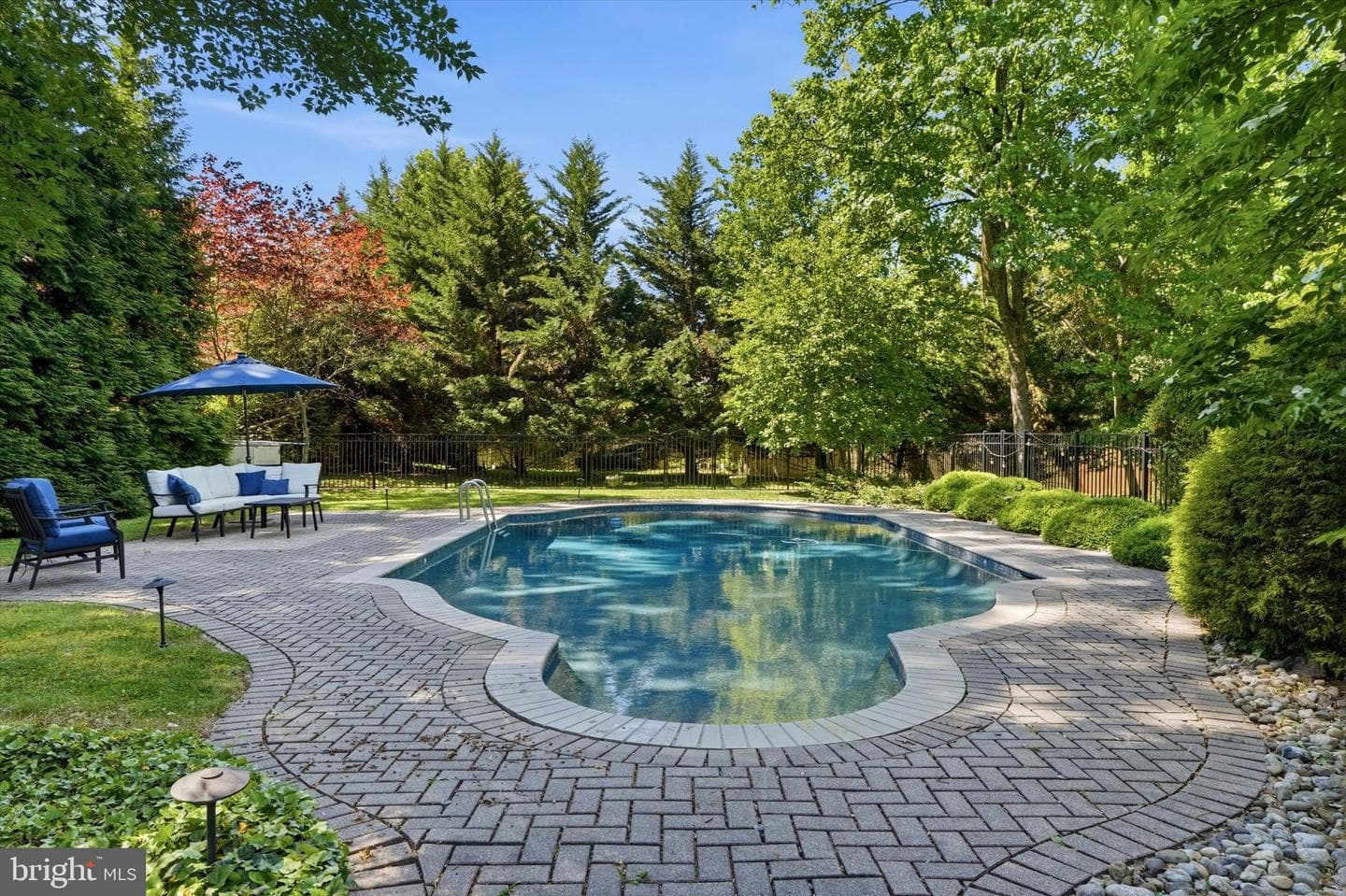 207 Curwen Road photo 46