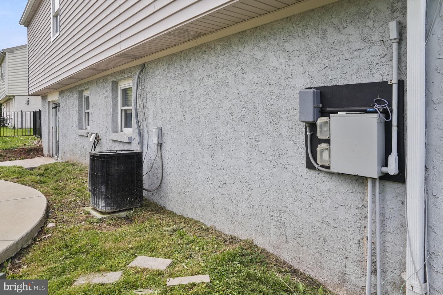 908 Mennonite Road photo 32