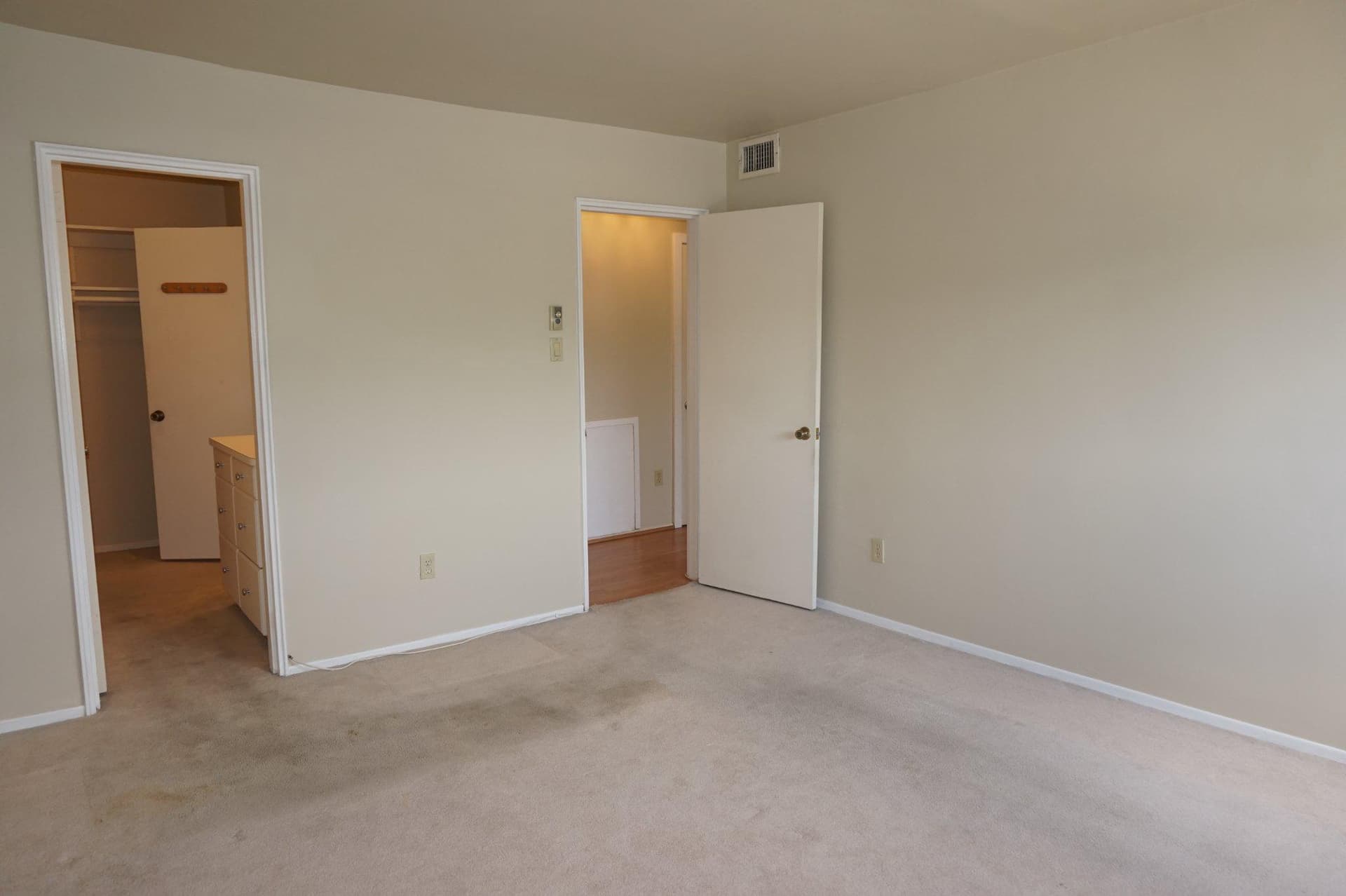 1570 The Fairway #512 E photo 17