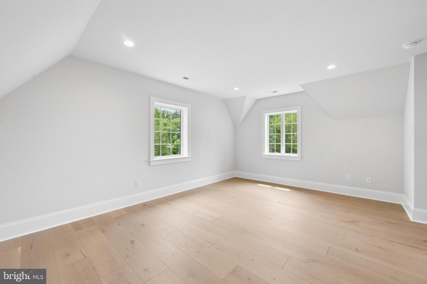 519 Sussex Road photo 68