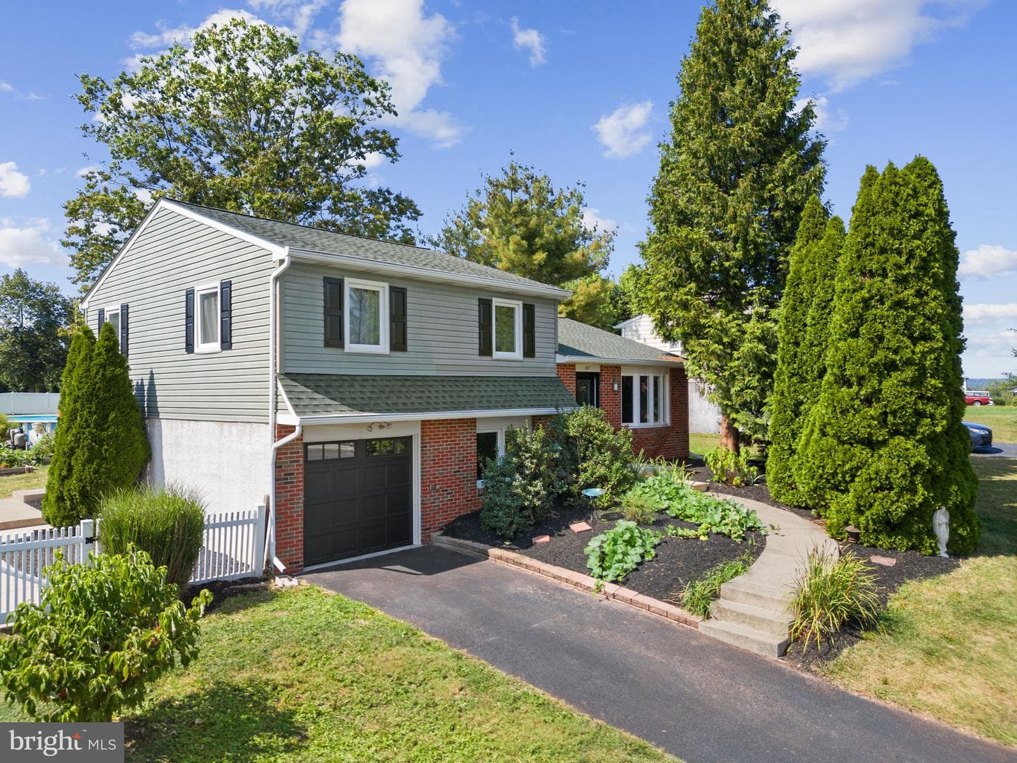 167 Meadowland Drive photo 2