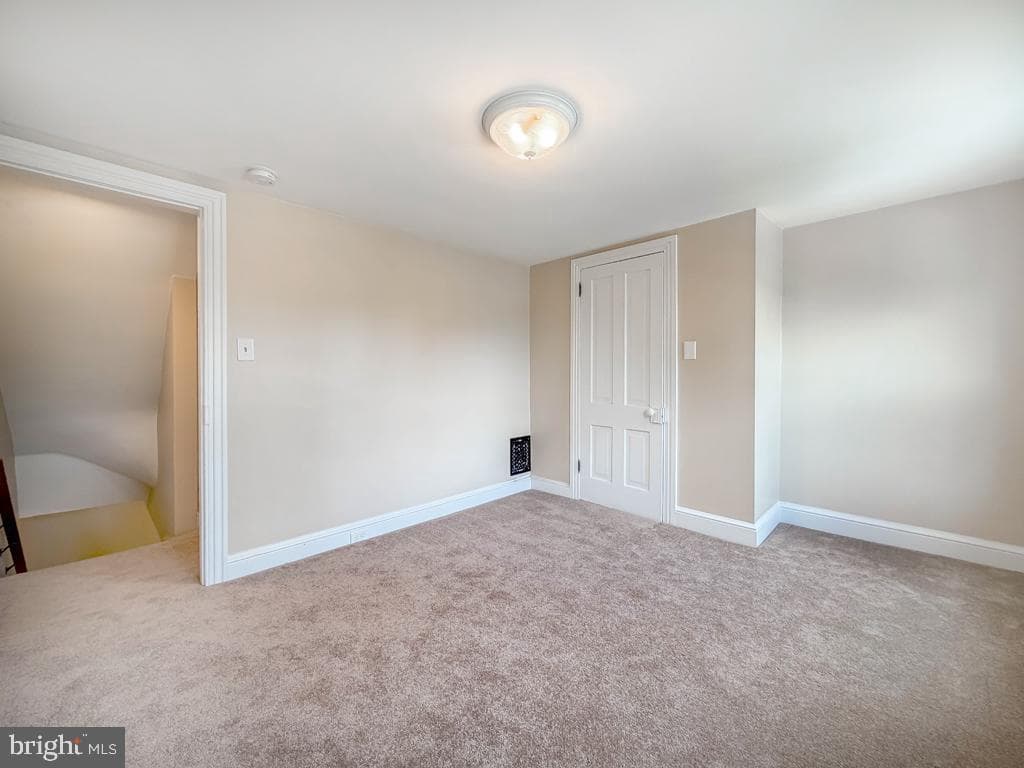 262 N Hanover Street photo 33
