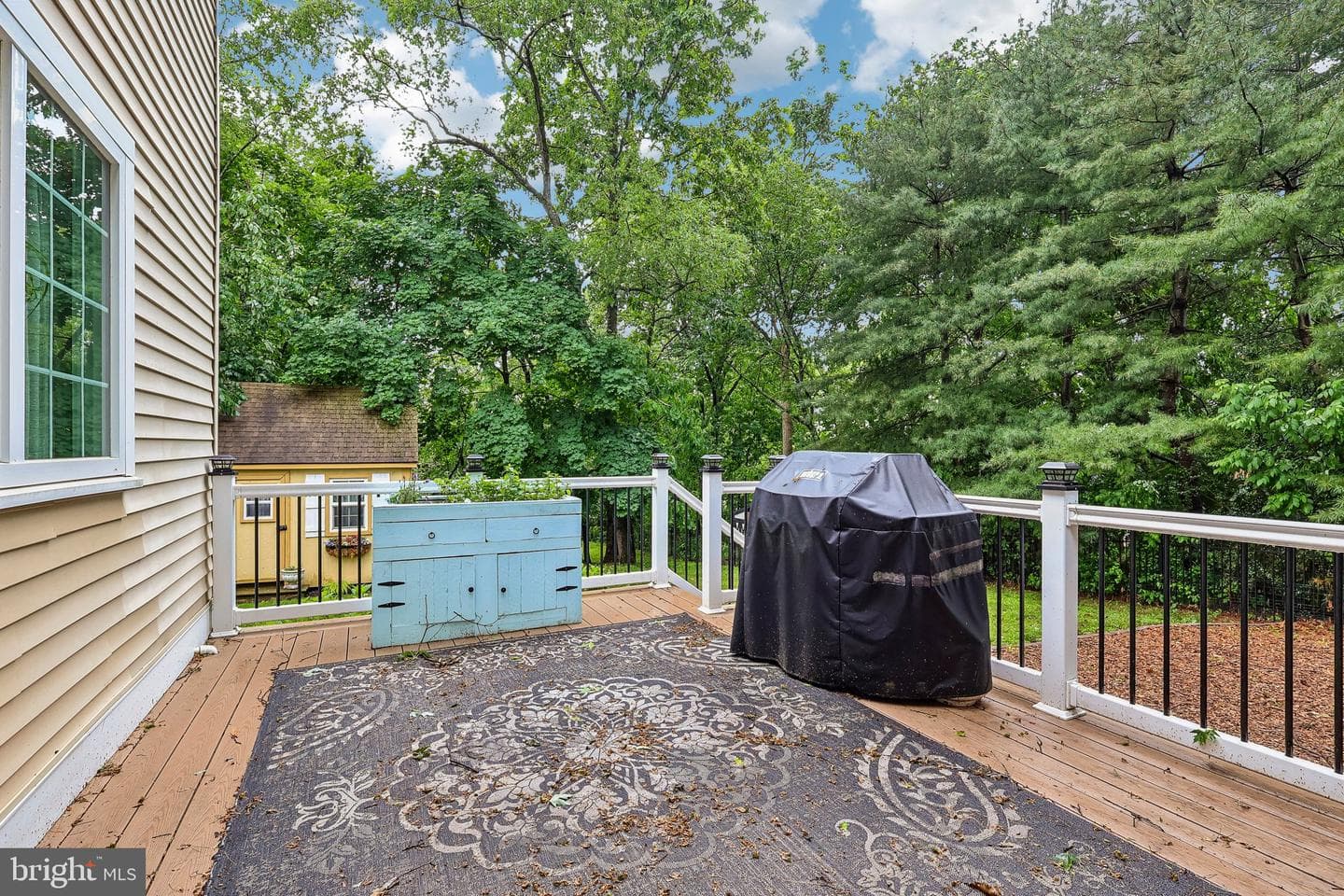484 Mockingbird Lane photo 34