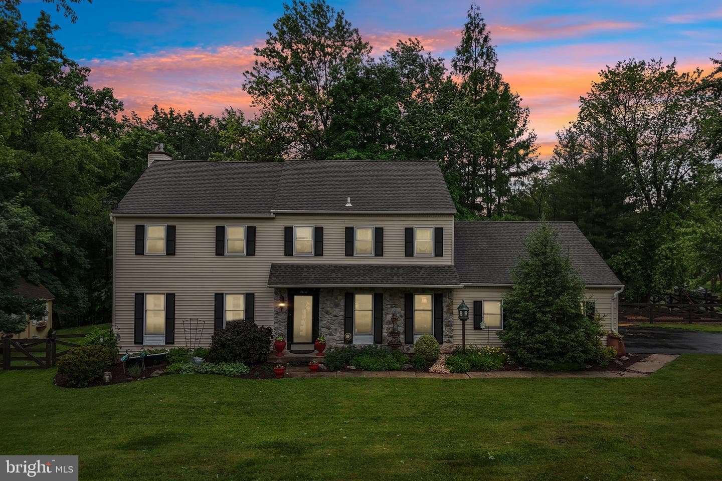 484 Mockingbird Lane photo 44