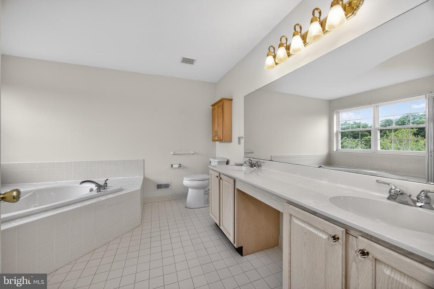 976 Stuart Drive photo 34
