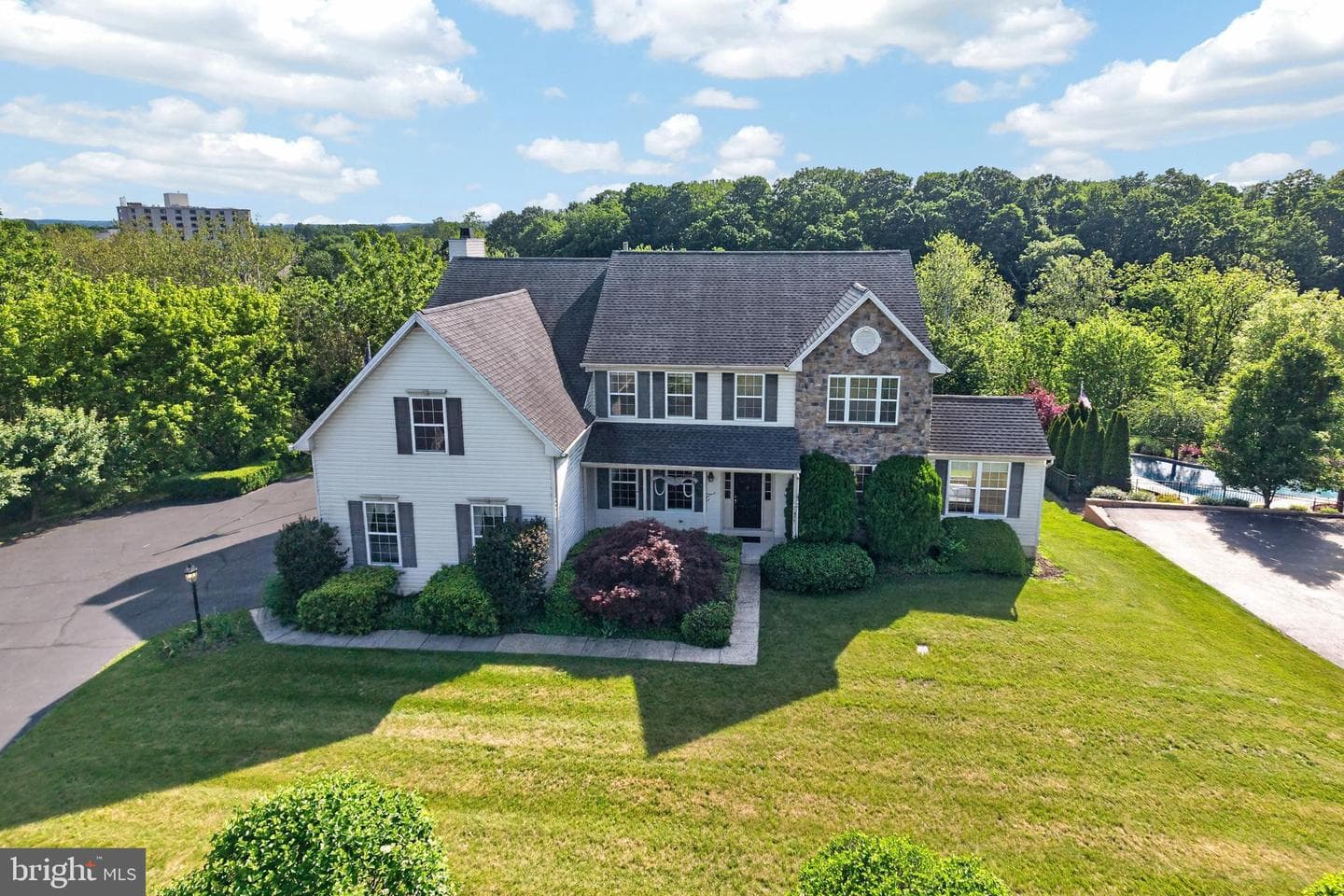 976 Stuart Drive photo 4