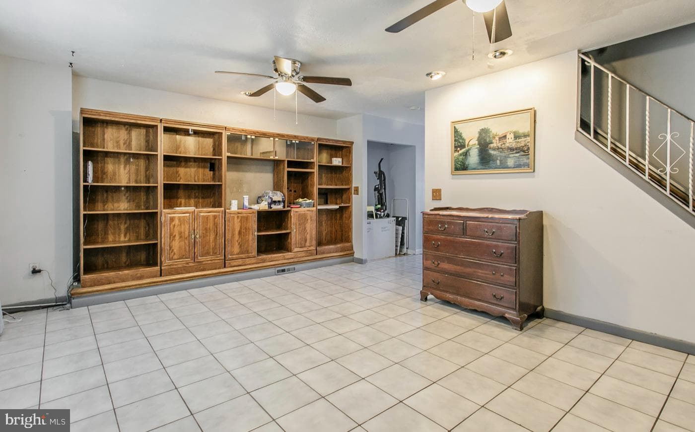 633 E Elm Street photo 3