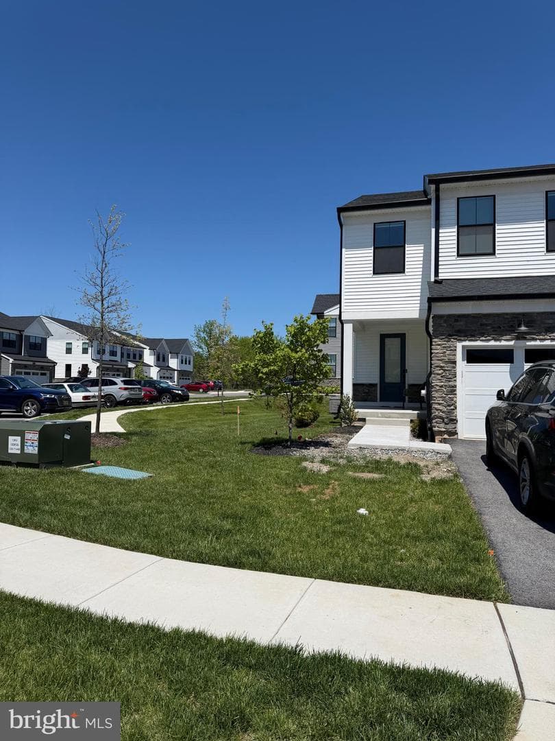 206 Lilac St photo 4