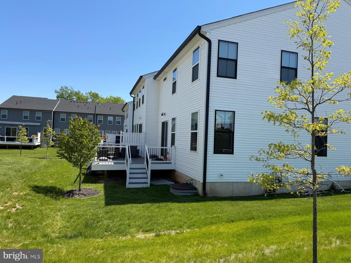 206 Lilac St photo 5