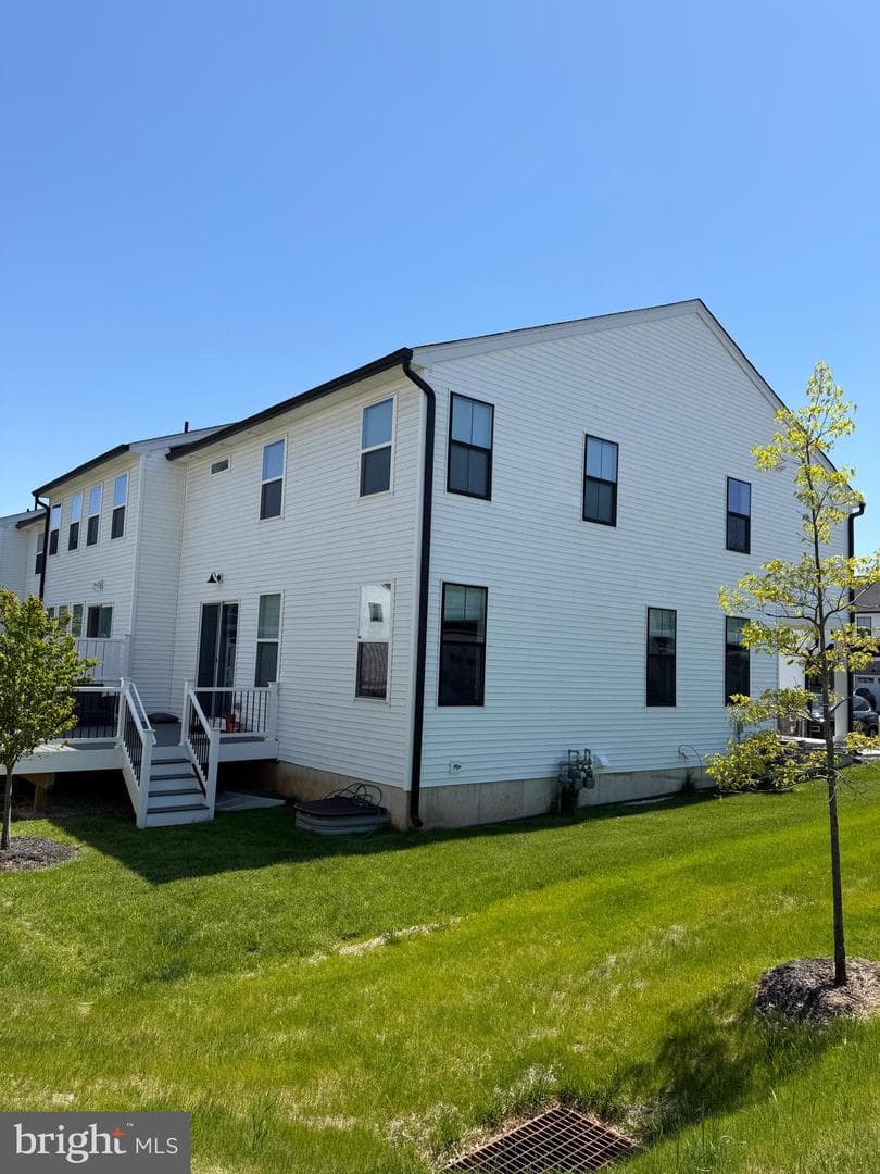 206 Lilac St photo 6