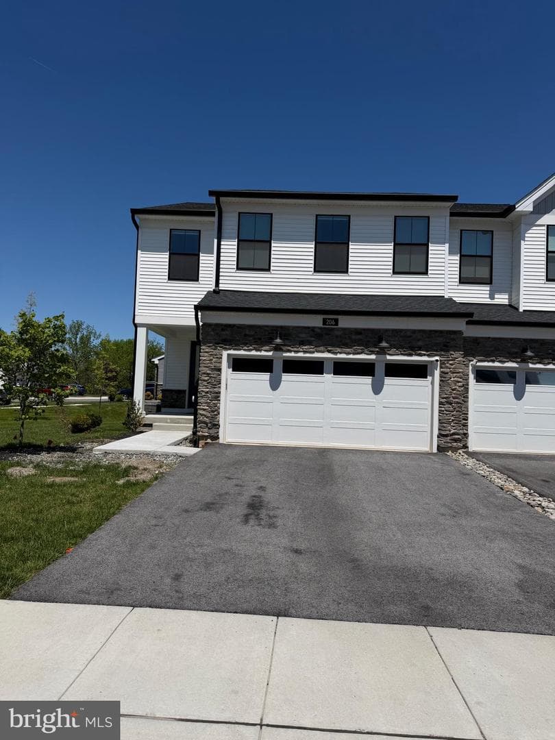 206 Lilac St photo 7