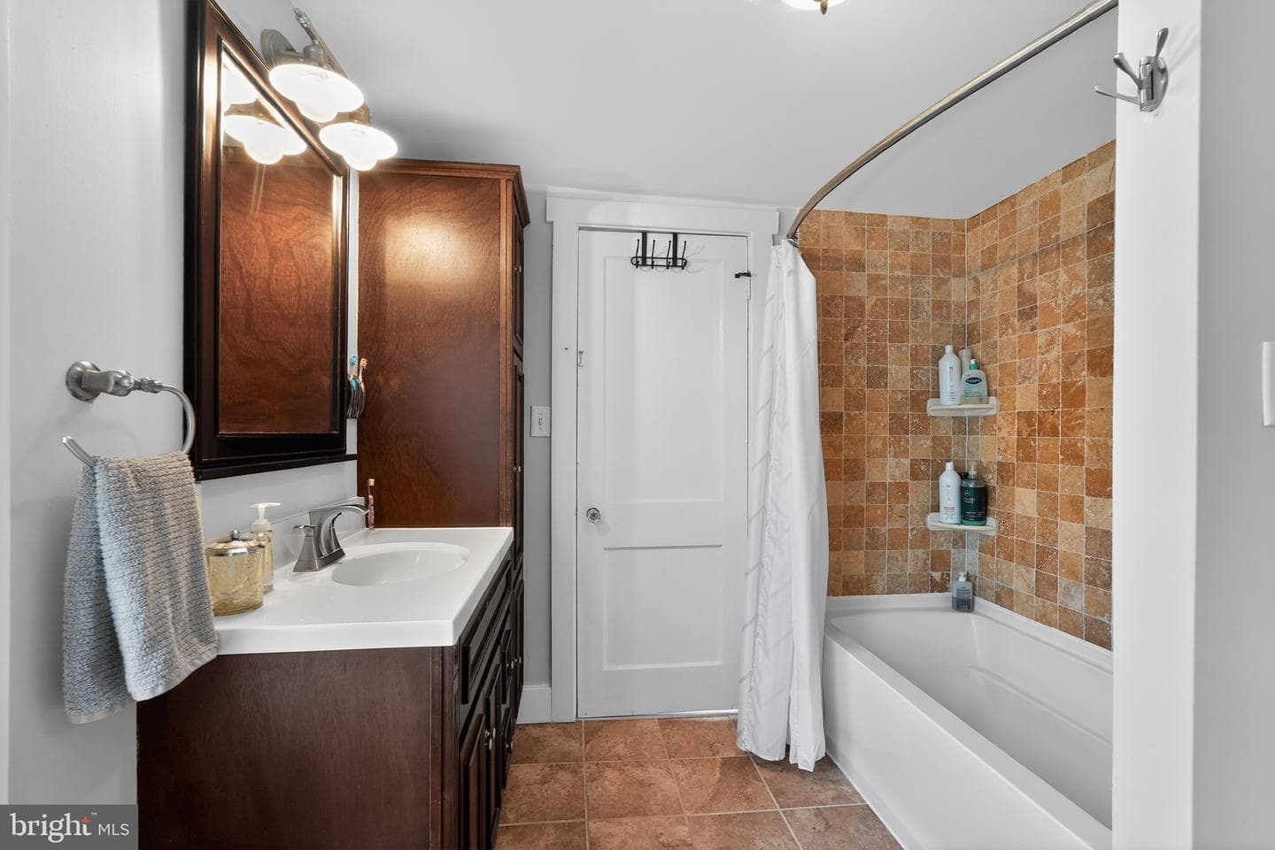 639 E Vine Street photo 18