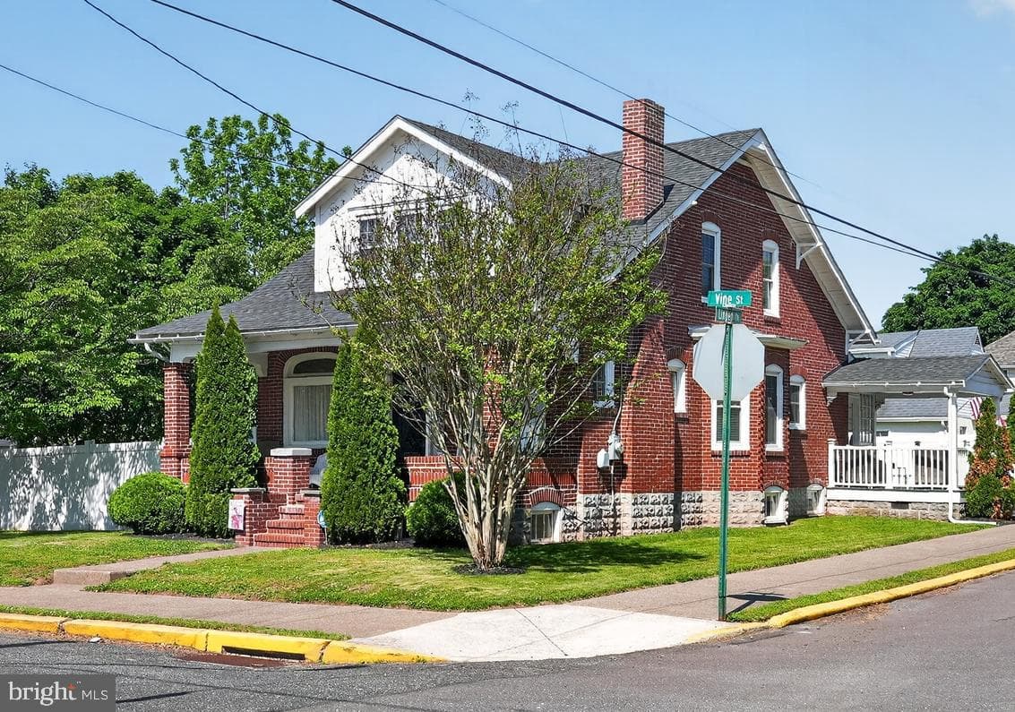 639 E Vine Street photo 2