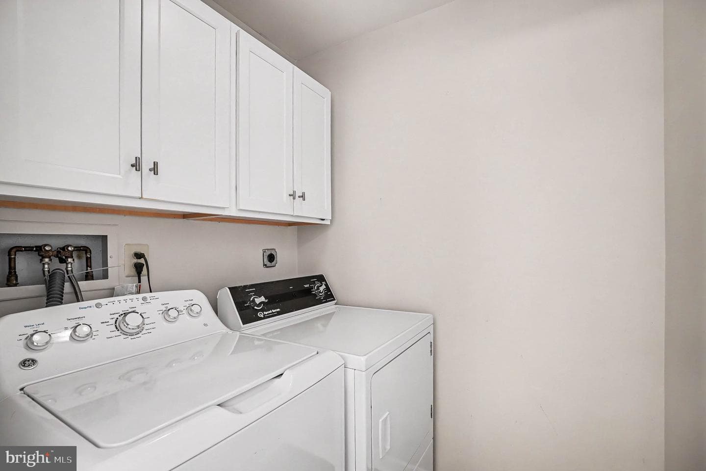 944 Hedgerow Court photo 40