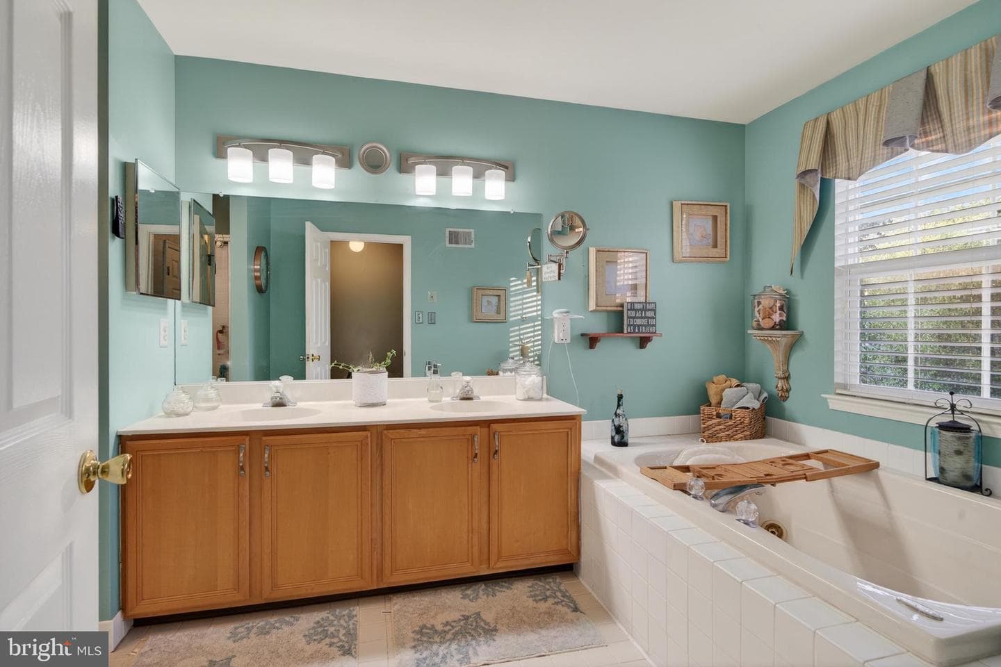 200 Devon Lane photo 26