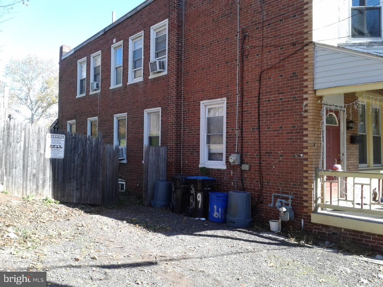 819 W Elm Street photo 3