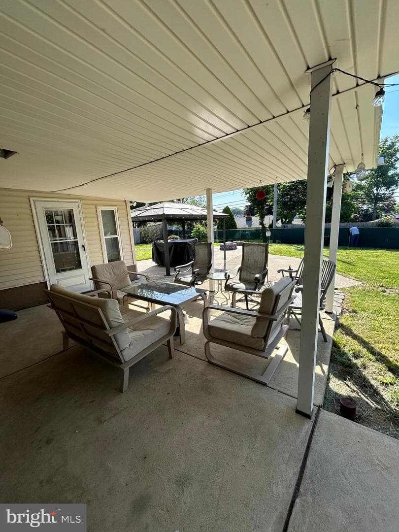 681 Pembroke Road photo 35