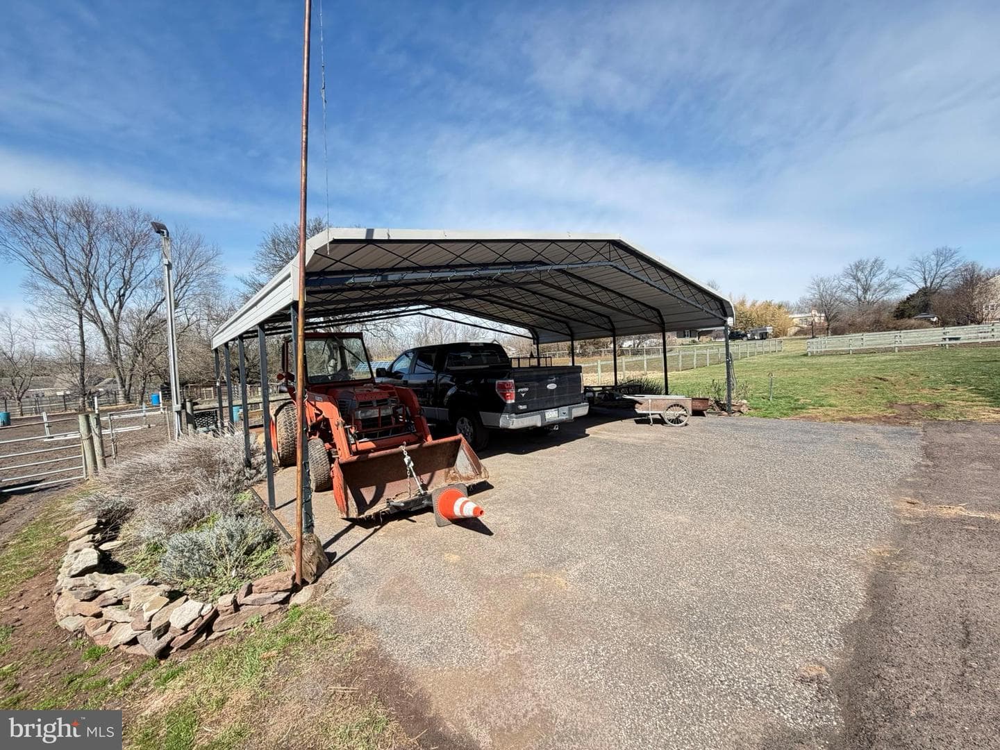 969 N Grange Avenue photo 41