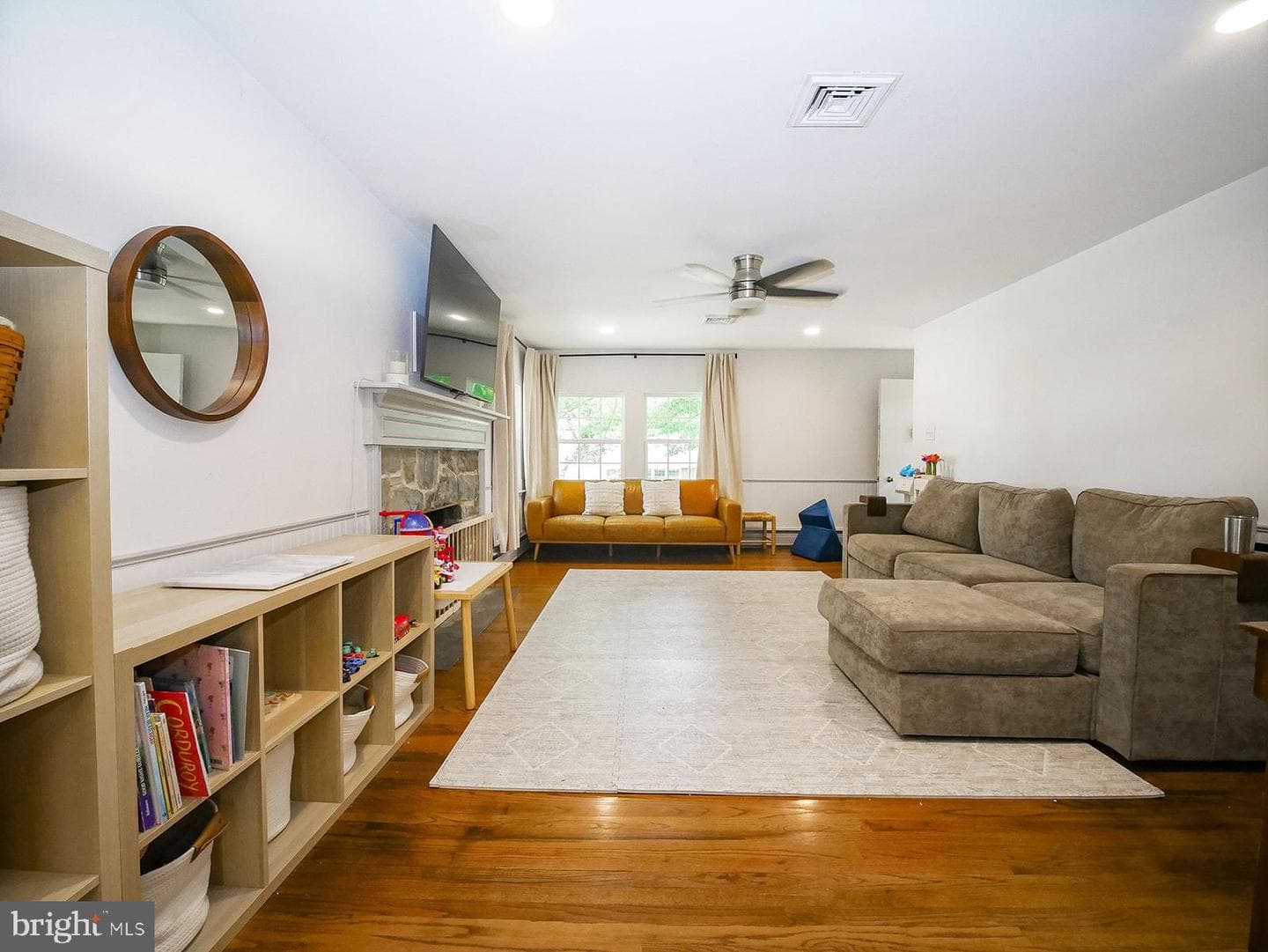 1017 Sycamore Drive photo 4