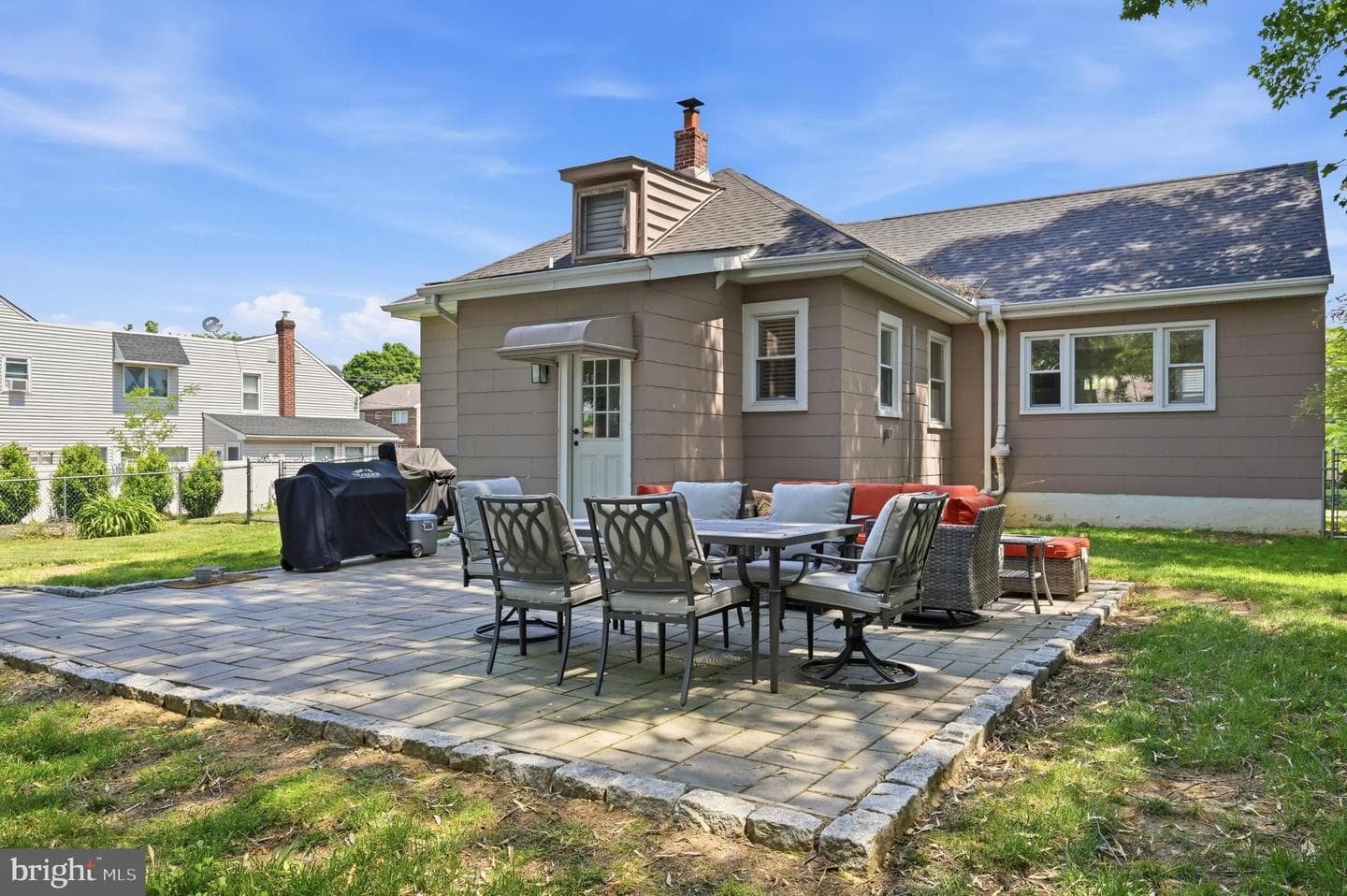 211 N Sylvania Avenue photo 13