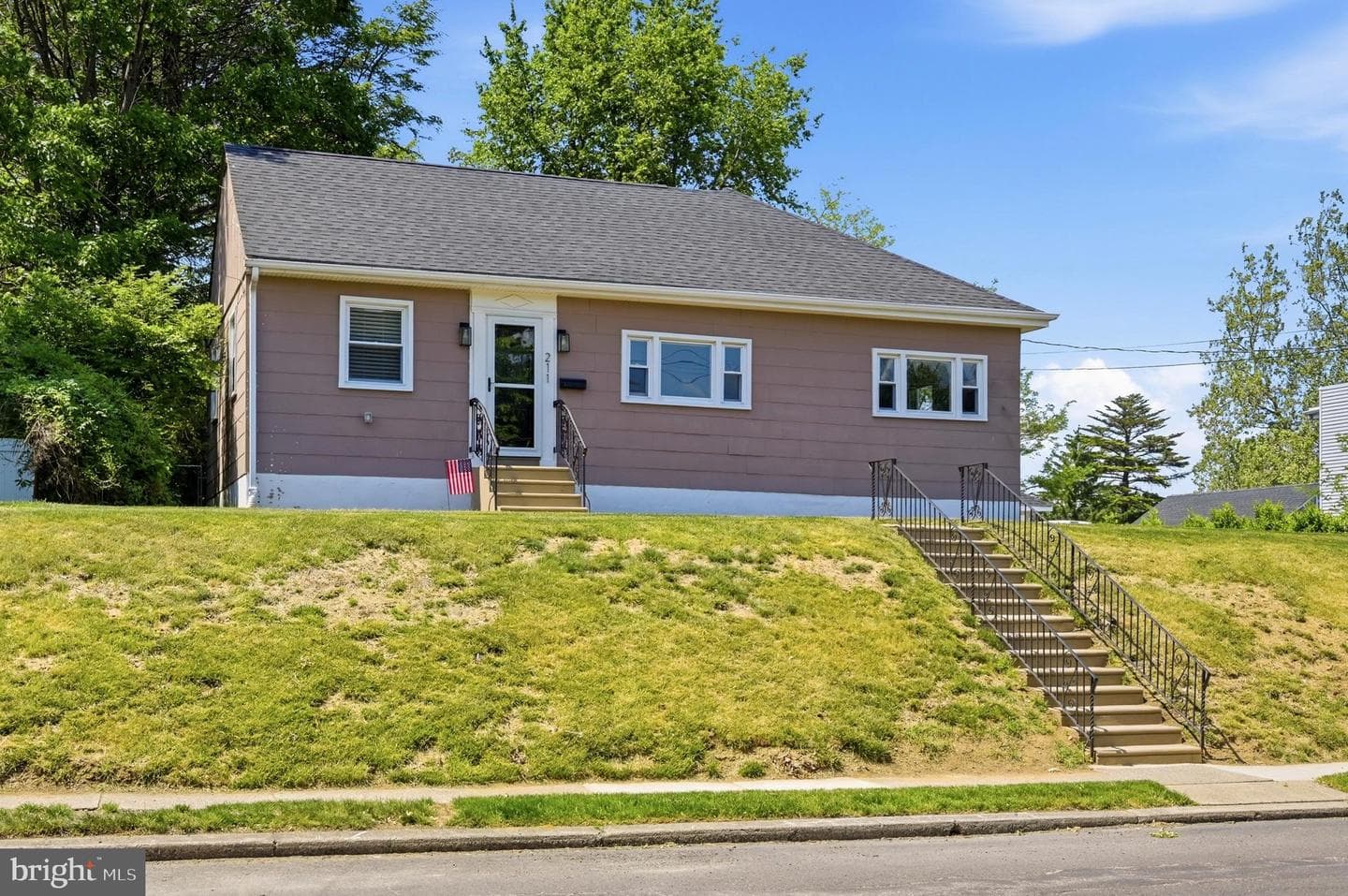 211 N Sylvania Avenue photo 16