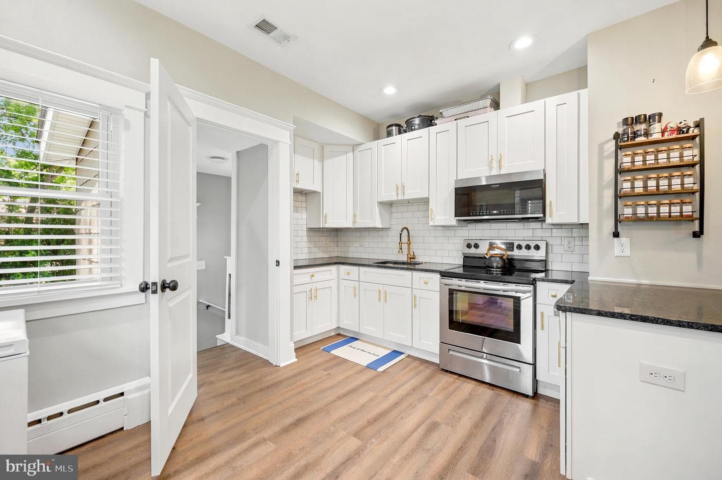 211 N Sylvania Avenue photo 3