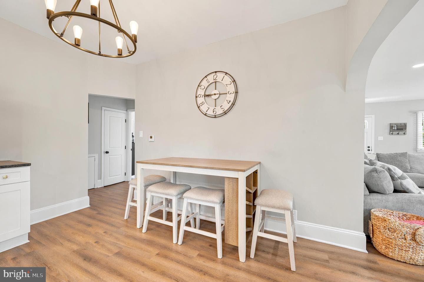 211 N Sylvania Avenue photo 4