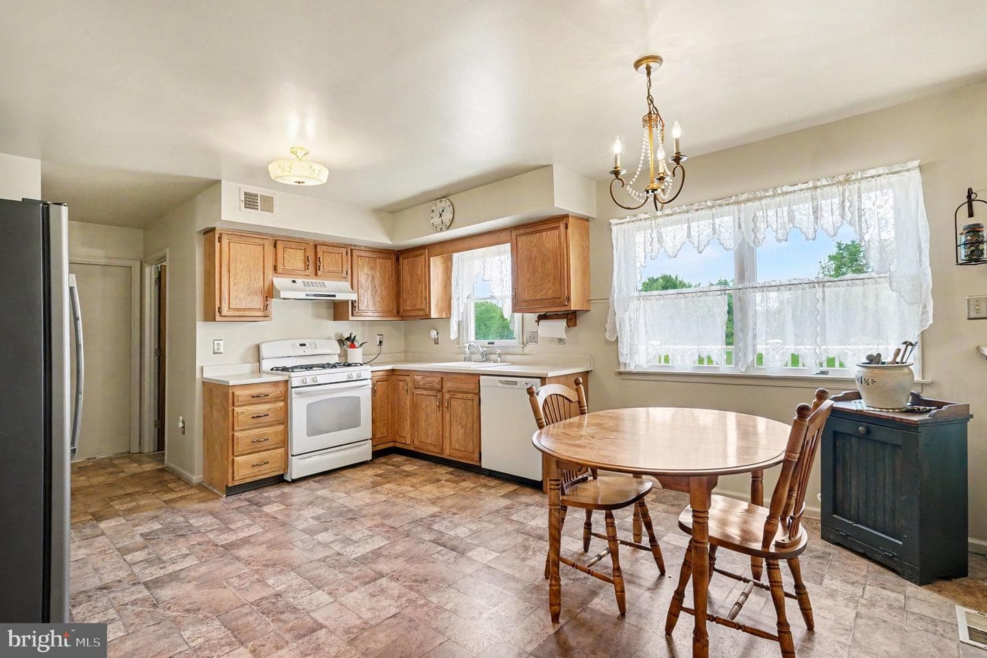 25 William Penn Dr photo 14