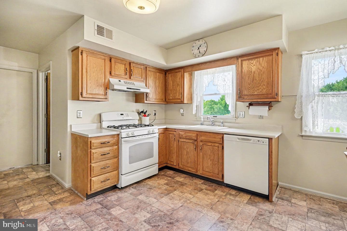 25 William Penn Dr photo 16
