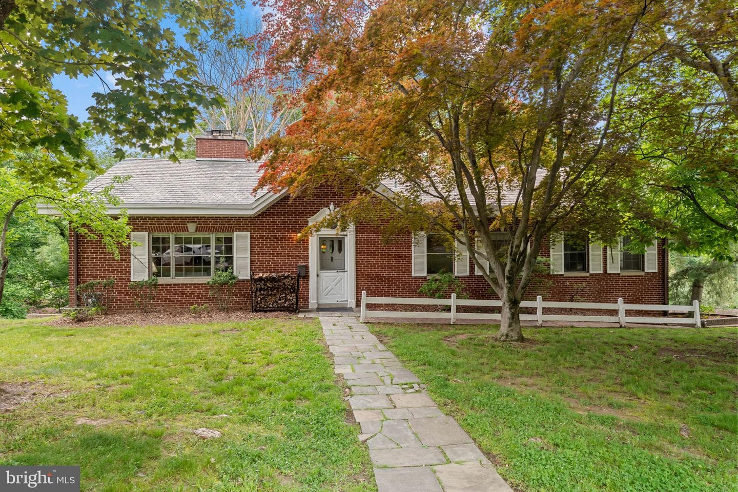 8316 Macarthur Rd photo 1