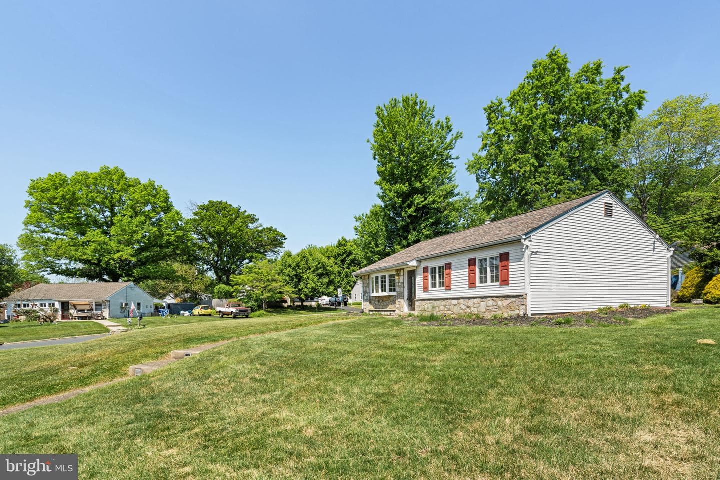 431 Marion Avenue photo 4