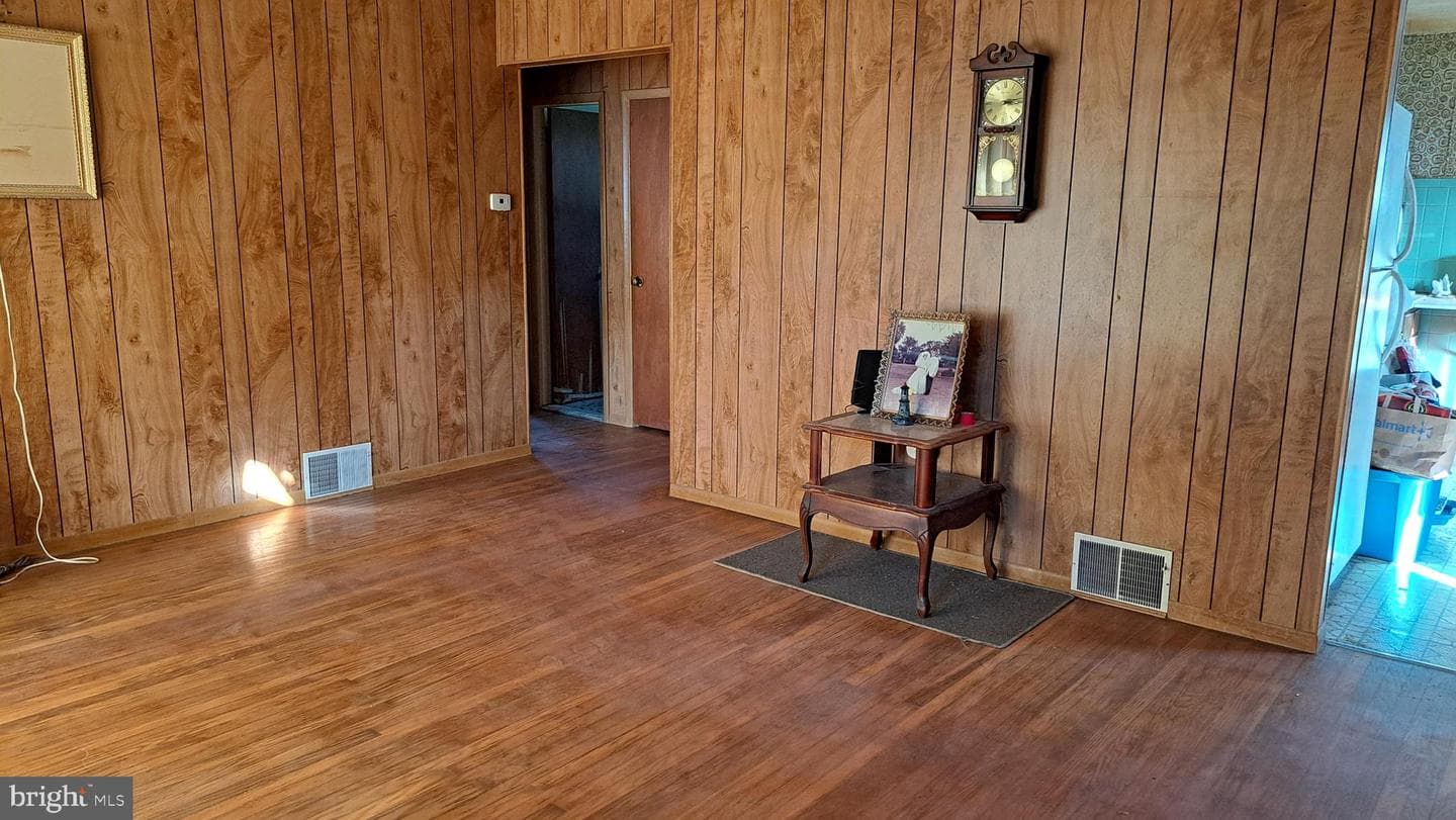 1214 Hall Avenue photo 12