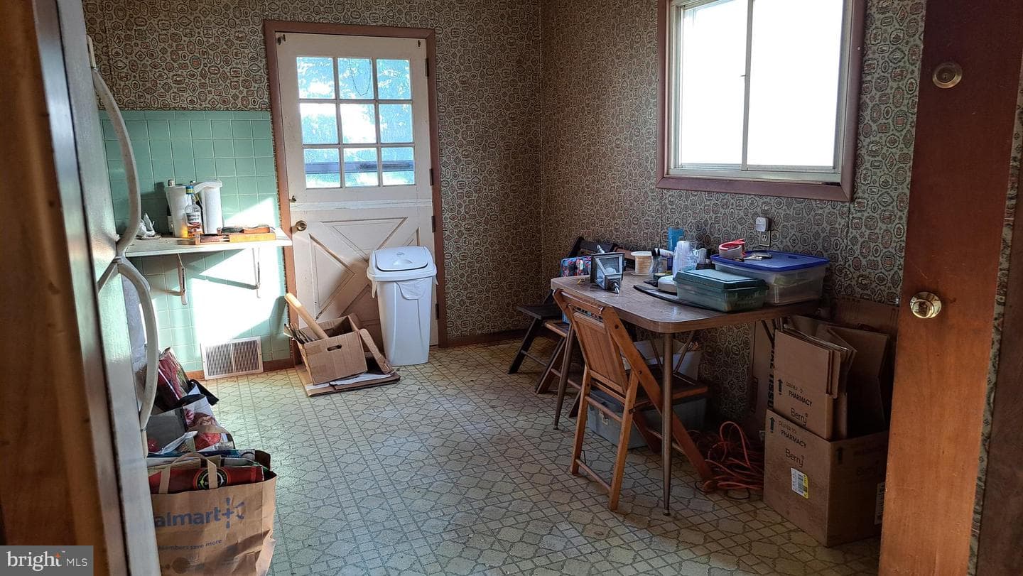 1214 Hall Avenue photo 15