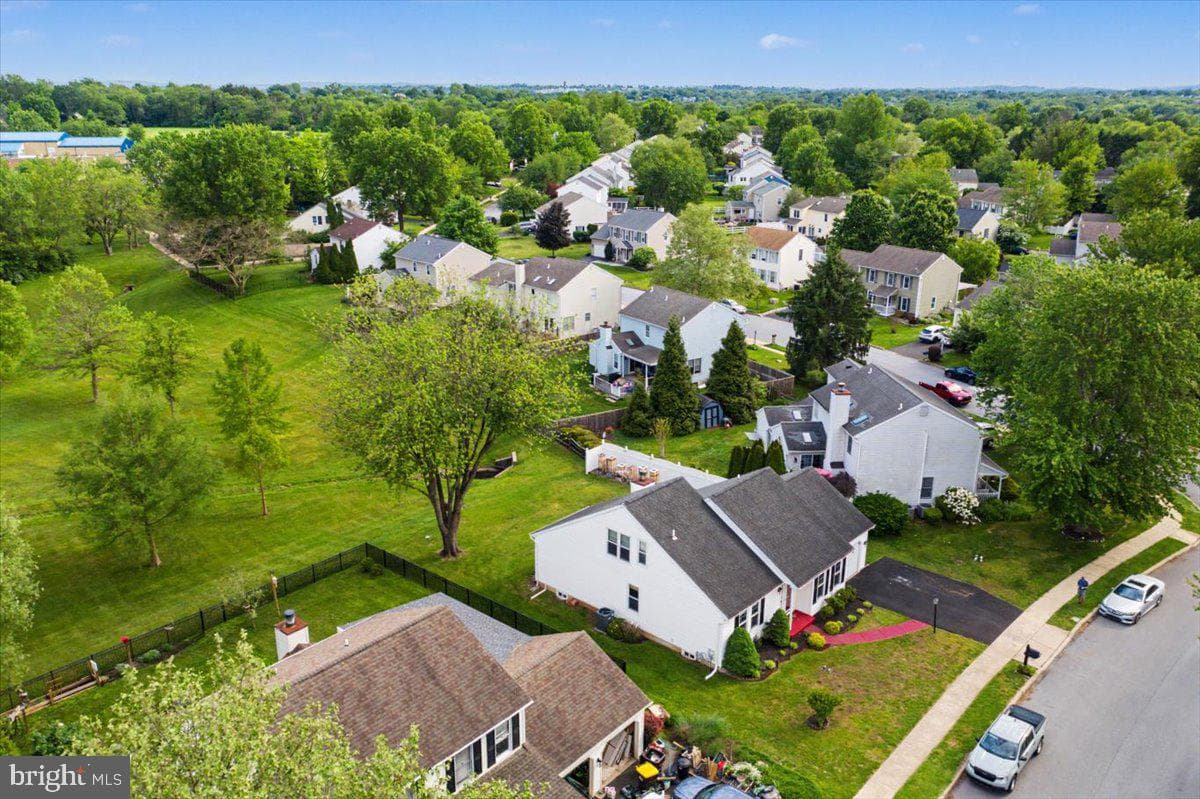 105 Abbey Dr photo 32
