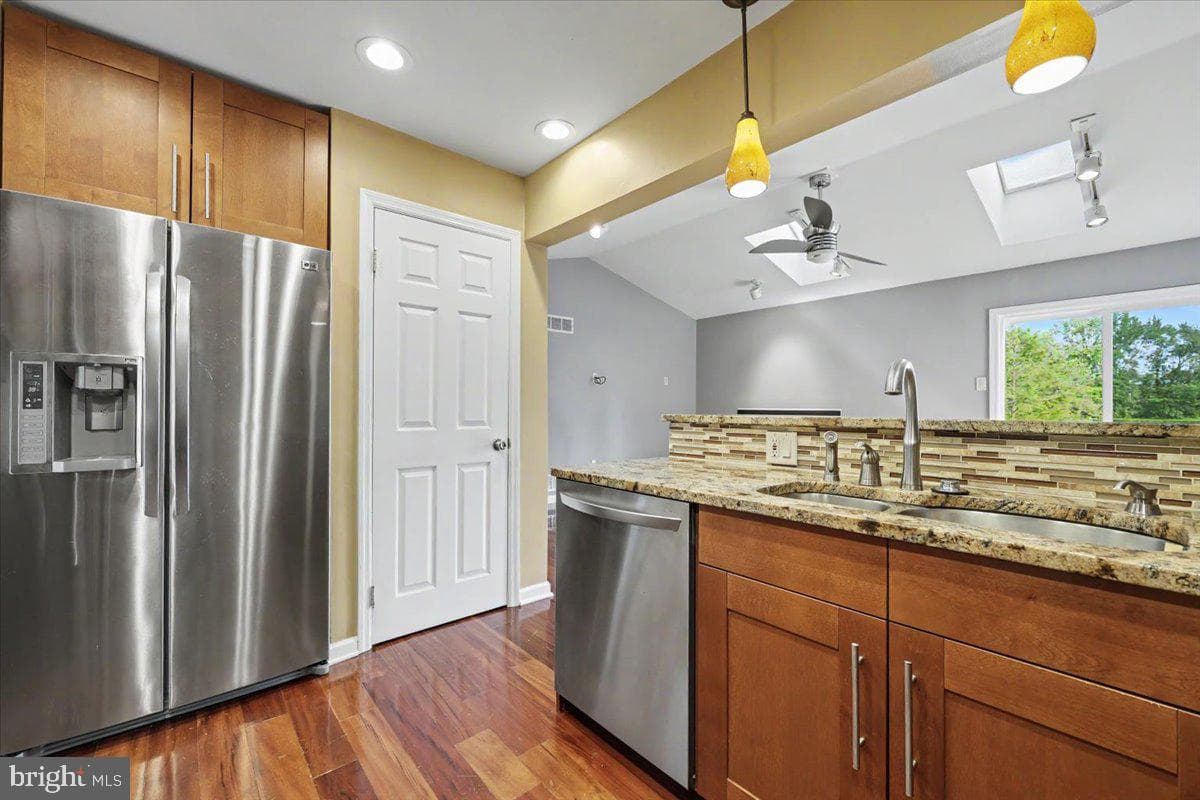 105 Abbey Dr photo 5