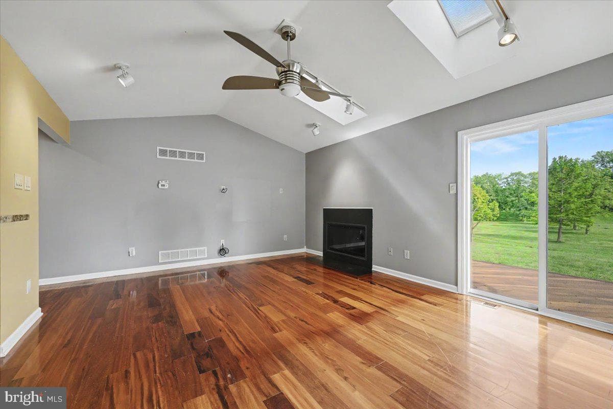 105 Abbey Dr photo 9