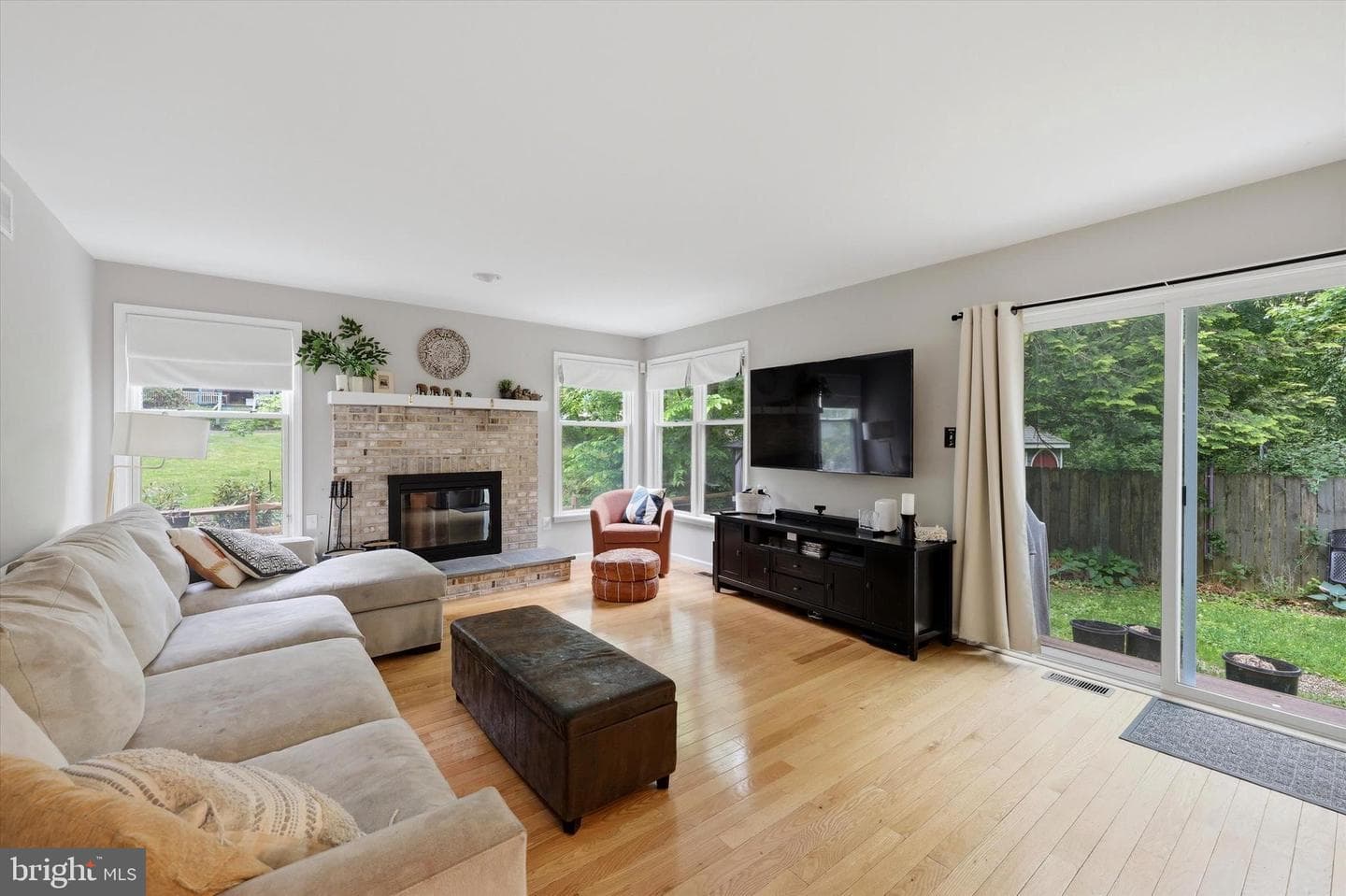 320 Maple Avenue photo 10