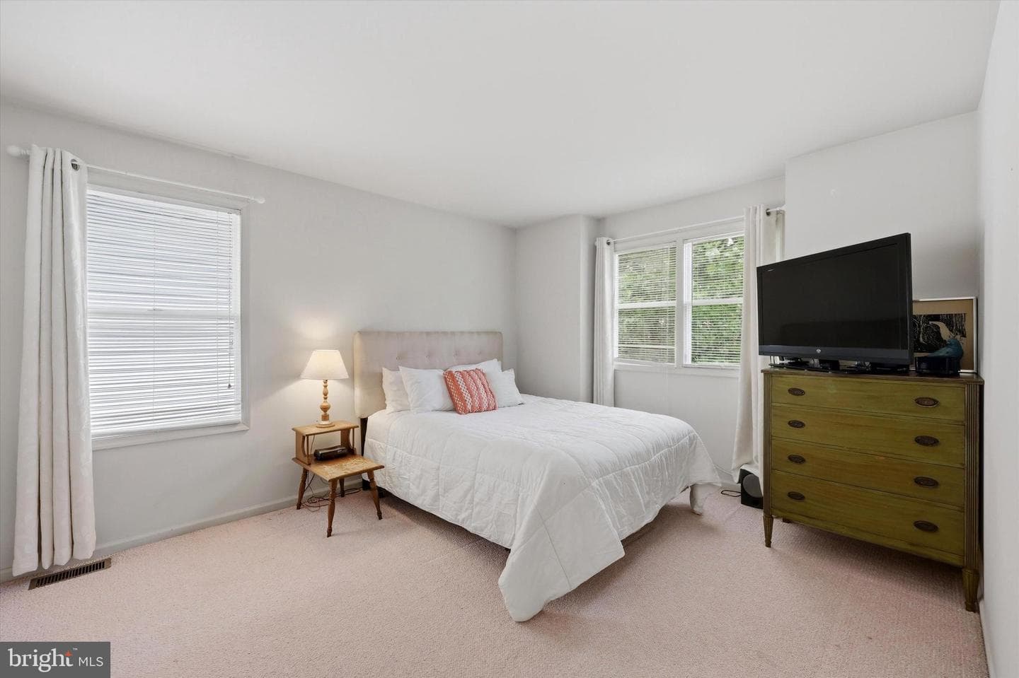 320 Maple Avenue photo 18