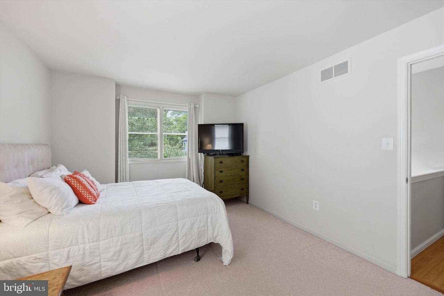 320 Maple Avenue photo 19