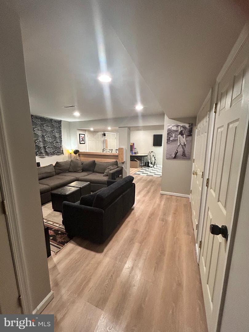 320 Maple Avenue photo 24