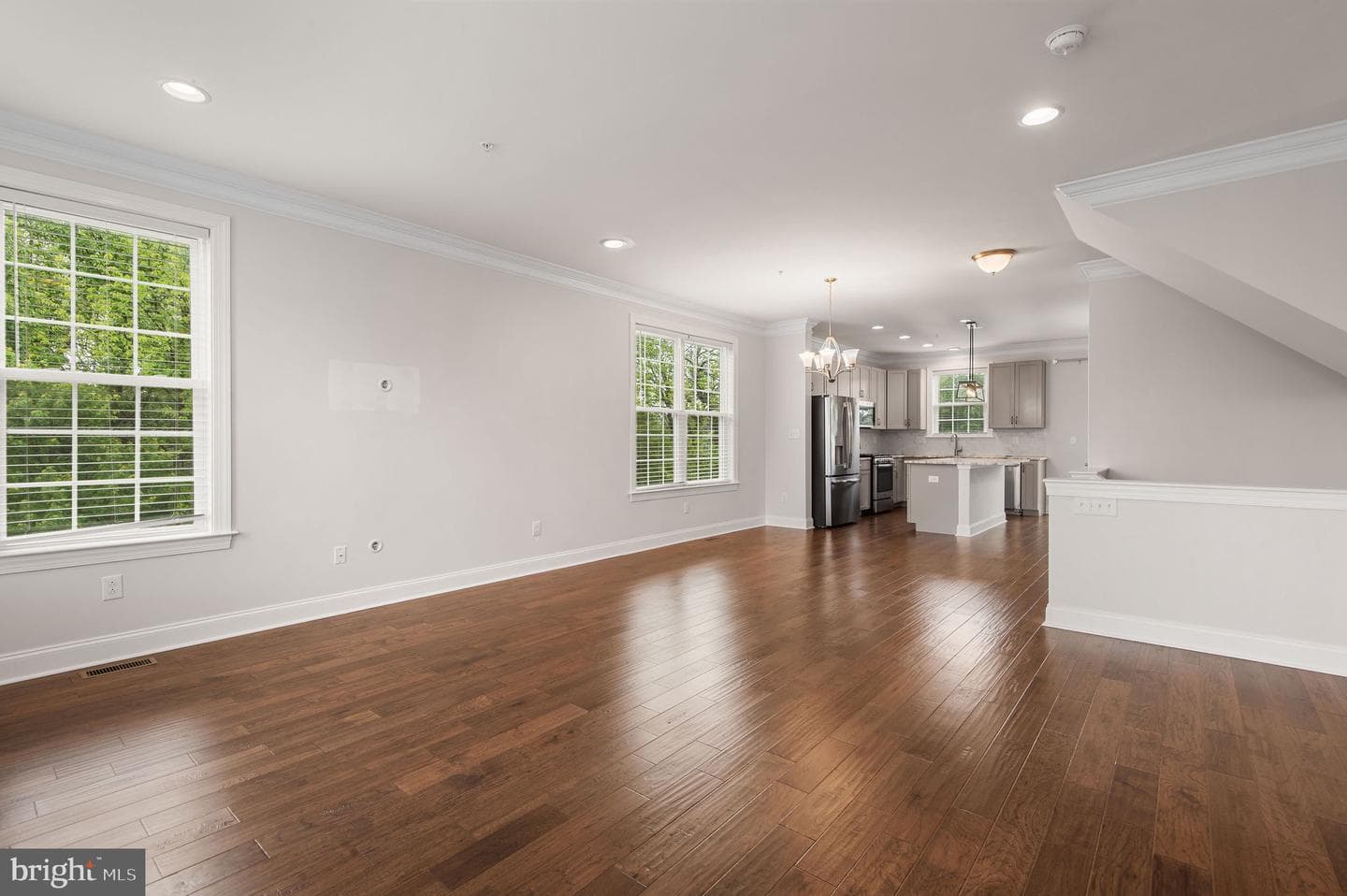 1037 Chapman photo 13