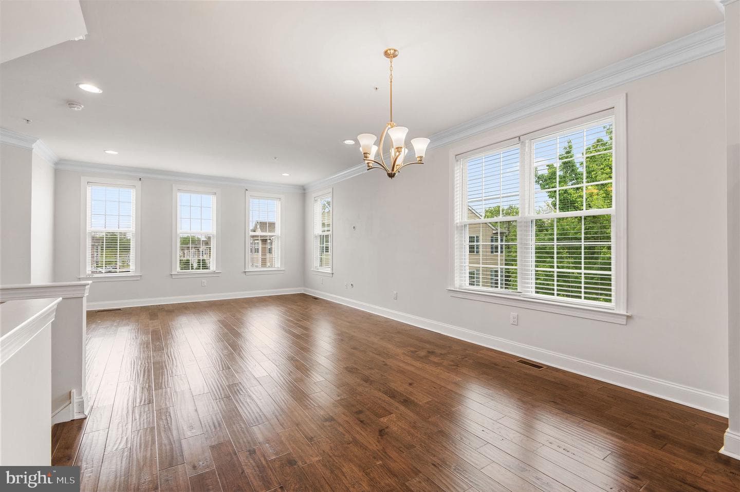 1037 Chapman photo 15