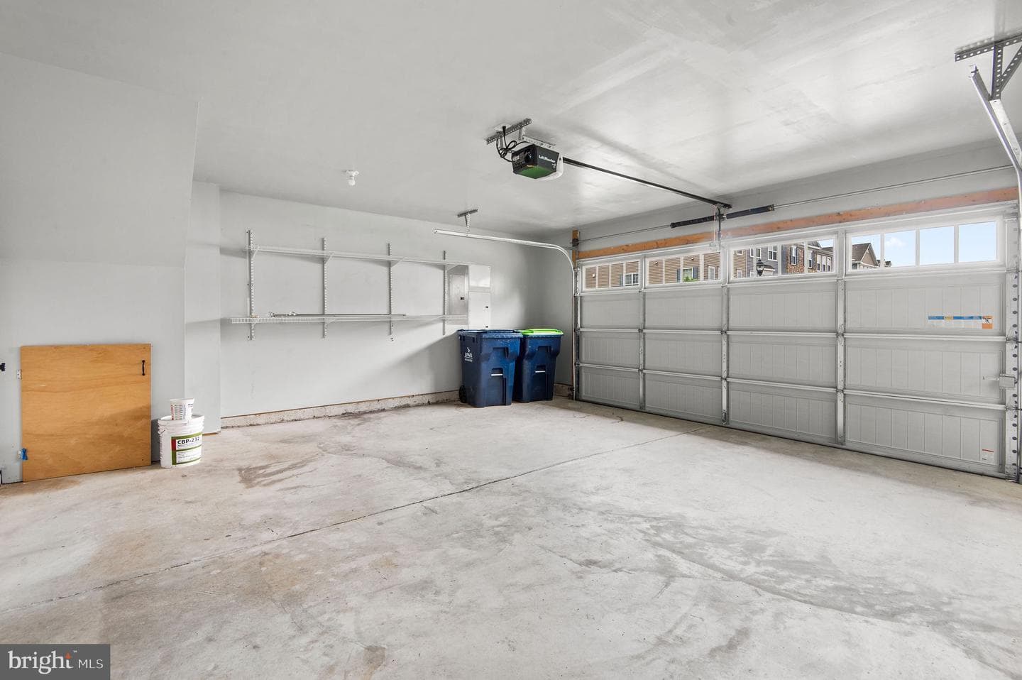 1037 Chapman photo 34