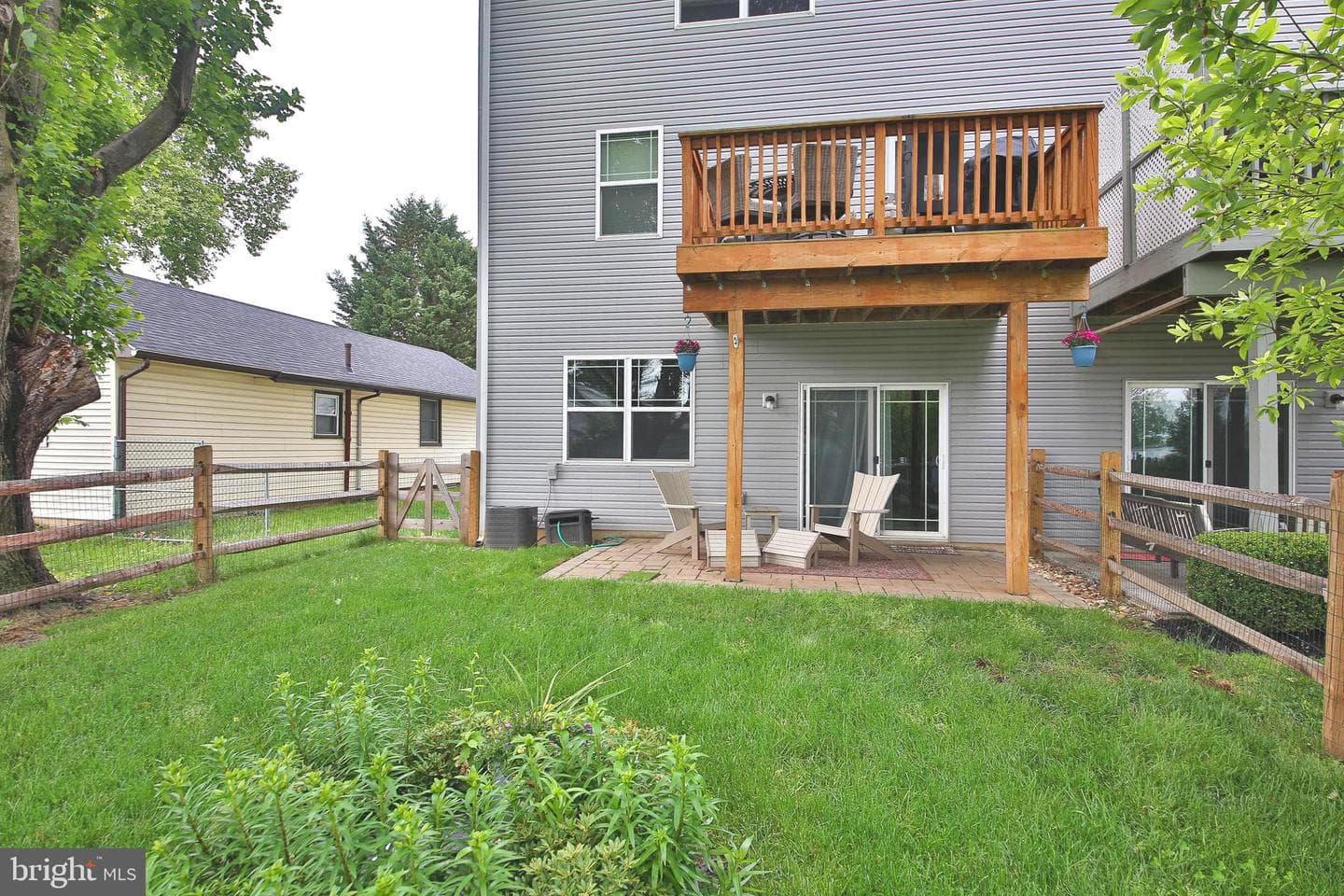 346 Roberts Avenue photo 24